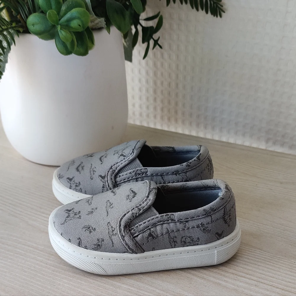 Carter's Just One You, Boys Gray Dinosaur Print Slip On Sneakers Size 3 💰